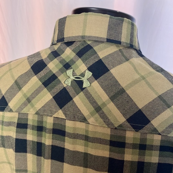 Men’s great and black Under Armour flannel - Picture 4 of 5